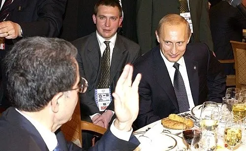 The tercentenary celebrations of the city on the Neva. Vladimir Putin with European Commission President Romano Prodi.