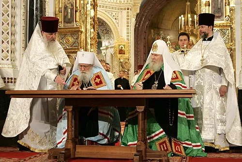 Die Unterzeichnung des Aktes über die kanonische Gemeinschaft, 2007.