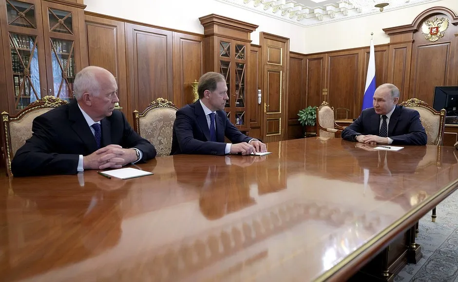 Sergueï Tchemezov, Denis Mantourov et Vladimir Poutine